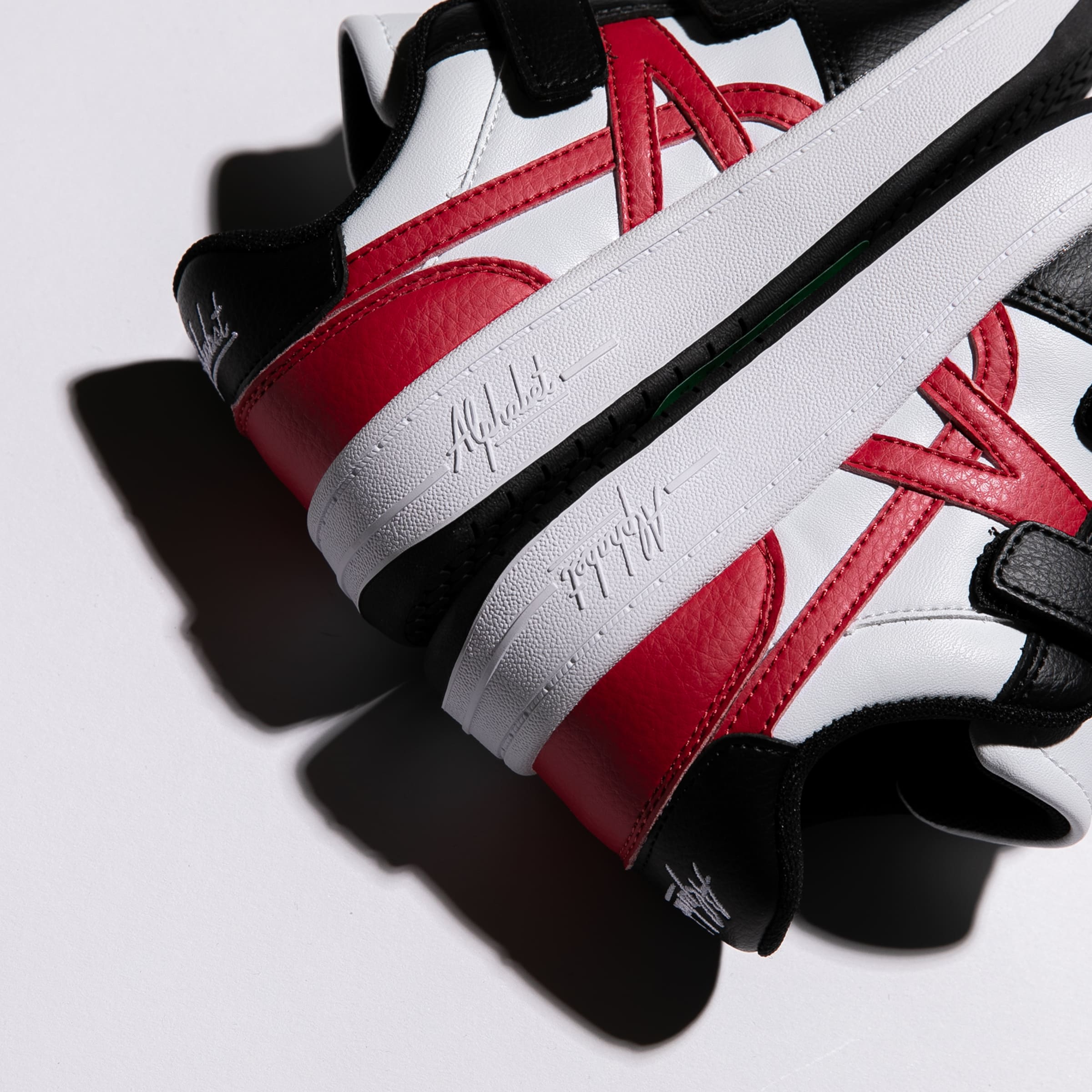 Wattles White/Black — Side